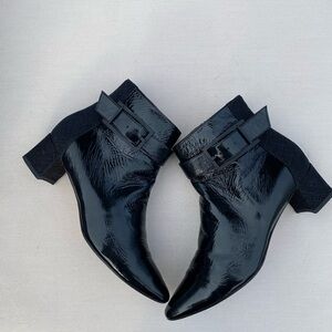AQUATALIA Phillis Black Patent Leather Side Zip Ankle Boots Size 9